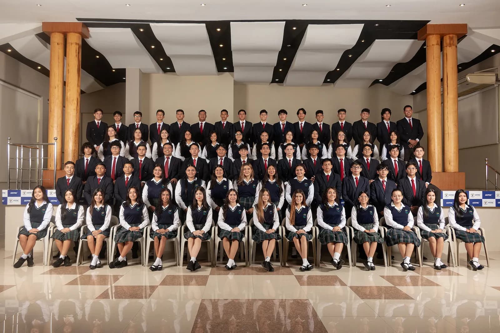 Promoción de bachilleres de la Unidad Educativa Particular Abdón Calderón