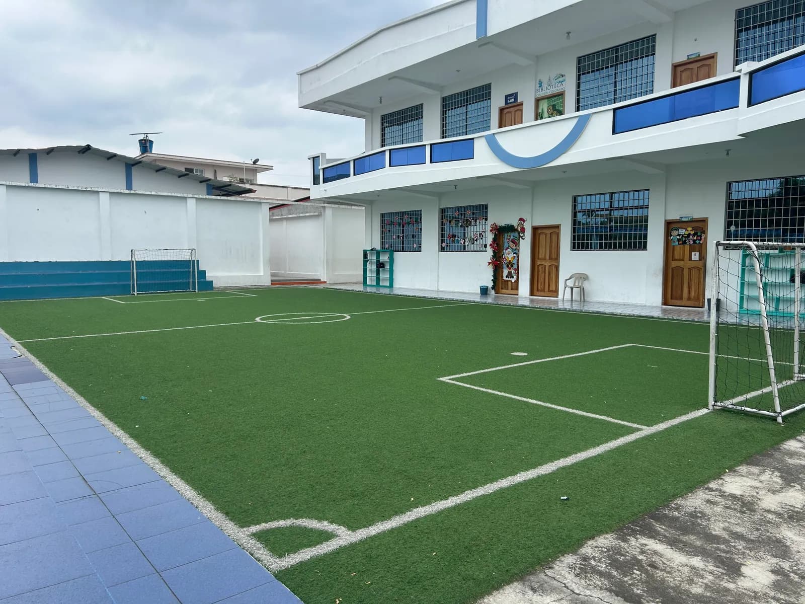 Instalaciones del campus de la Unidad Educativa Particular Abdón Calderón (7)