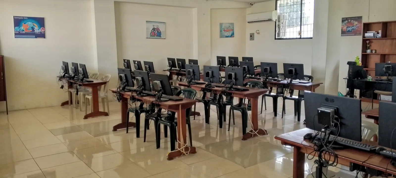 Instalaciones del campus de la Unidad Educativa Particular Abdón Calderón (13)
